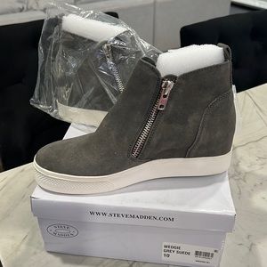 Steve Madden Wedgie Grey Suede